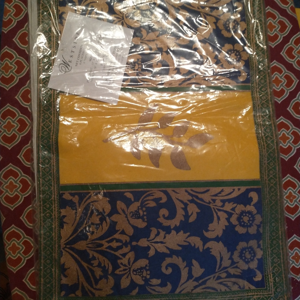 REFRESHING AND ARTISTIC WESTSIDE PLACEMATS AND NAPKINS SET